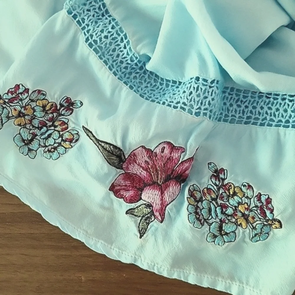 Chico's Light Blue Embroidered Boho‎ Blouse Size Medium